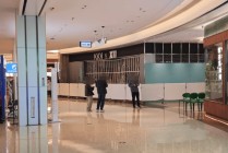撕破脸！事发深圳福田地标商场，知名网红品牌一门店遭商场强关，记者实探：现场已封锁，保安看守！多方发声