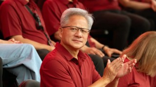 英伟达有个 “幸福的烦恼”：现金太多了