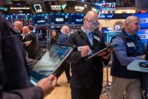 盘前：纳指期货涨0.3% 美股再逼近历史高位