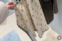 Miu Miu再推高价争议单品，镶钻“围裙”售价超15万元 | 贵圈