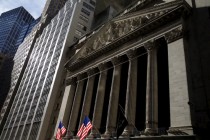 华尔街前瞻：标普500指数剑指7000点关口，投资者期待为2025年强劲表现收官