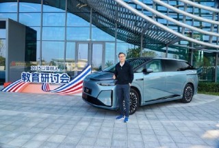 小鹏汽车：阿里董事会主席蔡崇信试乘小鹏X9超级增程并点赞