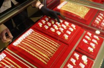 加入黄金后资产组合收益会如何变化？