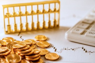 如何分析黄金交易的资质要求？满足这些要求需要注意什么？