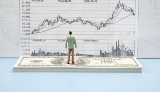 如何理解期货交易的资金要求？这些要求对投资者有何启示？