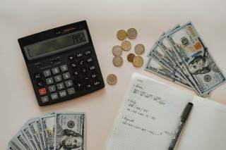 如何认识线下充值相关设备？这些设备在金融交易中有什么作用？