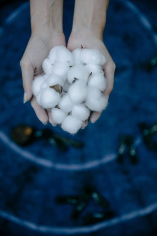 近价期权的特点和优势是什么？这些特点和优势在实际投资中的应用效果如何？
