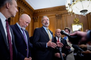 白宫警告共和党内异见者：不挺税改就是严重背信