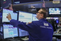 尾盘：美股继续走低 道指下跌400点