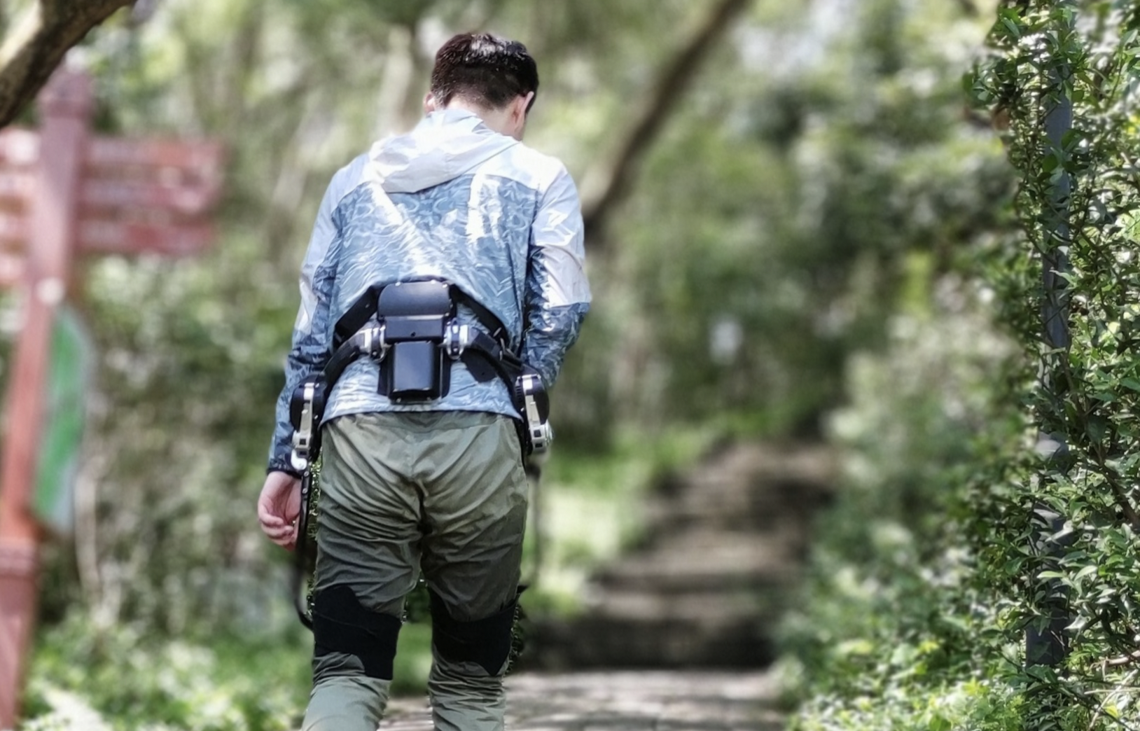 外骨骼机器人火爆多家景区，相关上市公司股价大涨超七成  第1张