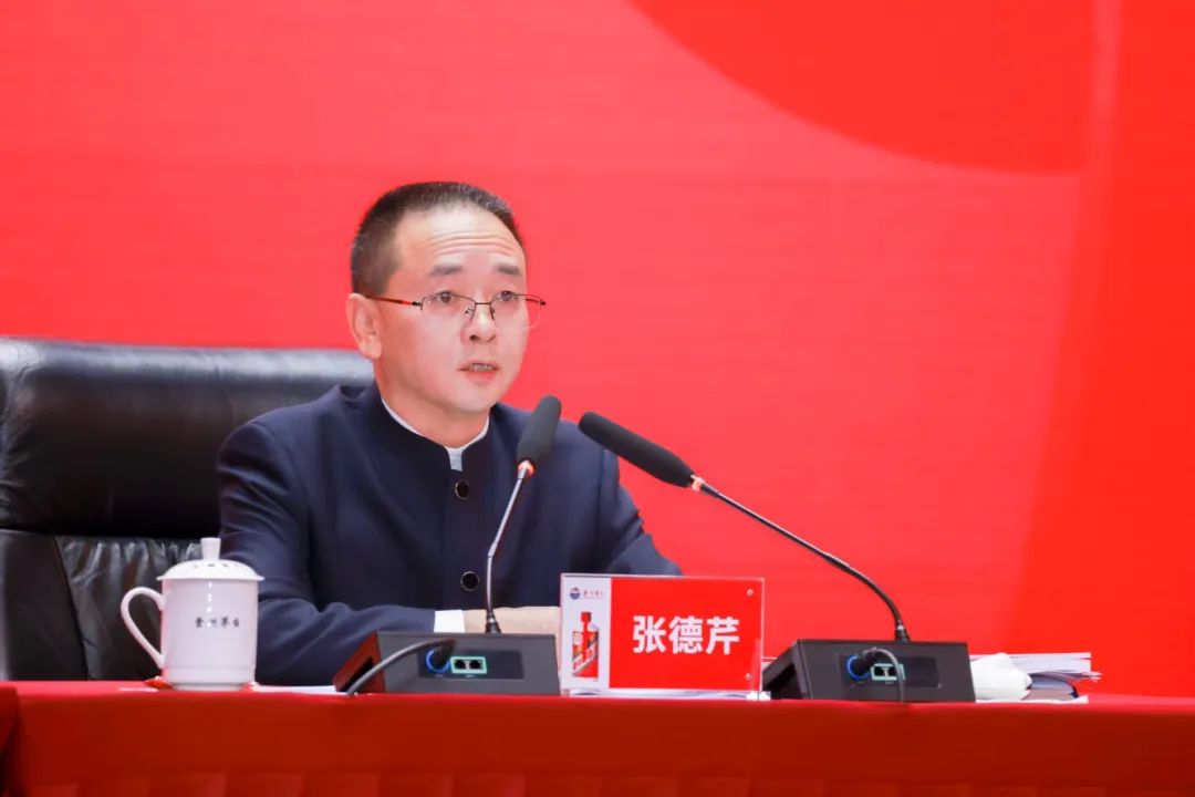 还是一身中山装！贵州茅台董事长张德芹向1400多名投资者表态：“请各位老板放心，茅台不会辜负期望”  第1张