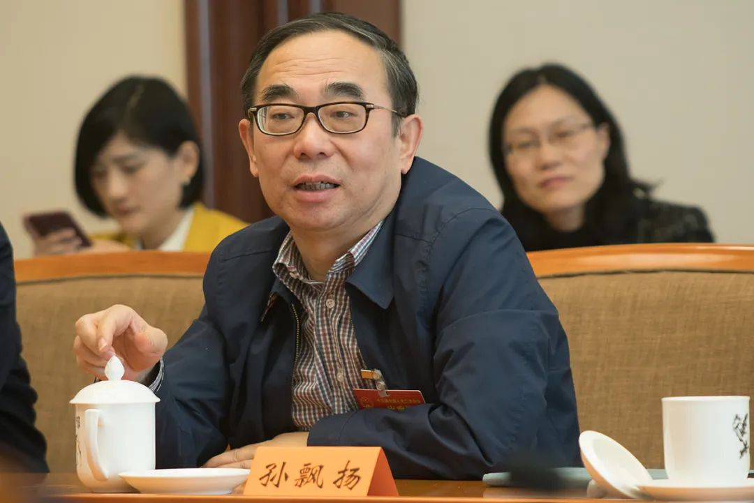 3600亿巨头再敲钟，要保“王冠”  第4张