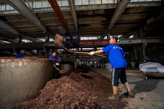 马上57岁的侯孝海，为啥没熬到退休？  第3张