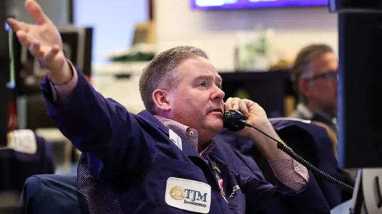 尾盘:美股走低科技股领跌 三大股指跌幅均超1% 第1张 尾盘:美股走低科技股领跌 三大股指跌幅均超1% 第1张