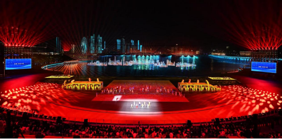 夜空中最纯正的中国红,光峰科技全彩激光探照灯首秀全运会闭幕式 第3张 夜空中最纯正的中国红,光峰科技全彩激光探照灯首秀全运会闭幕式 第3张