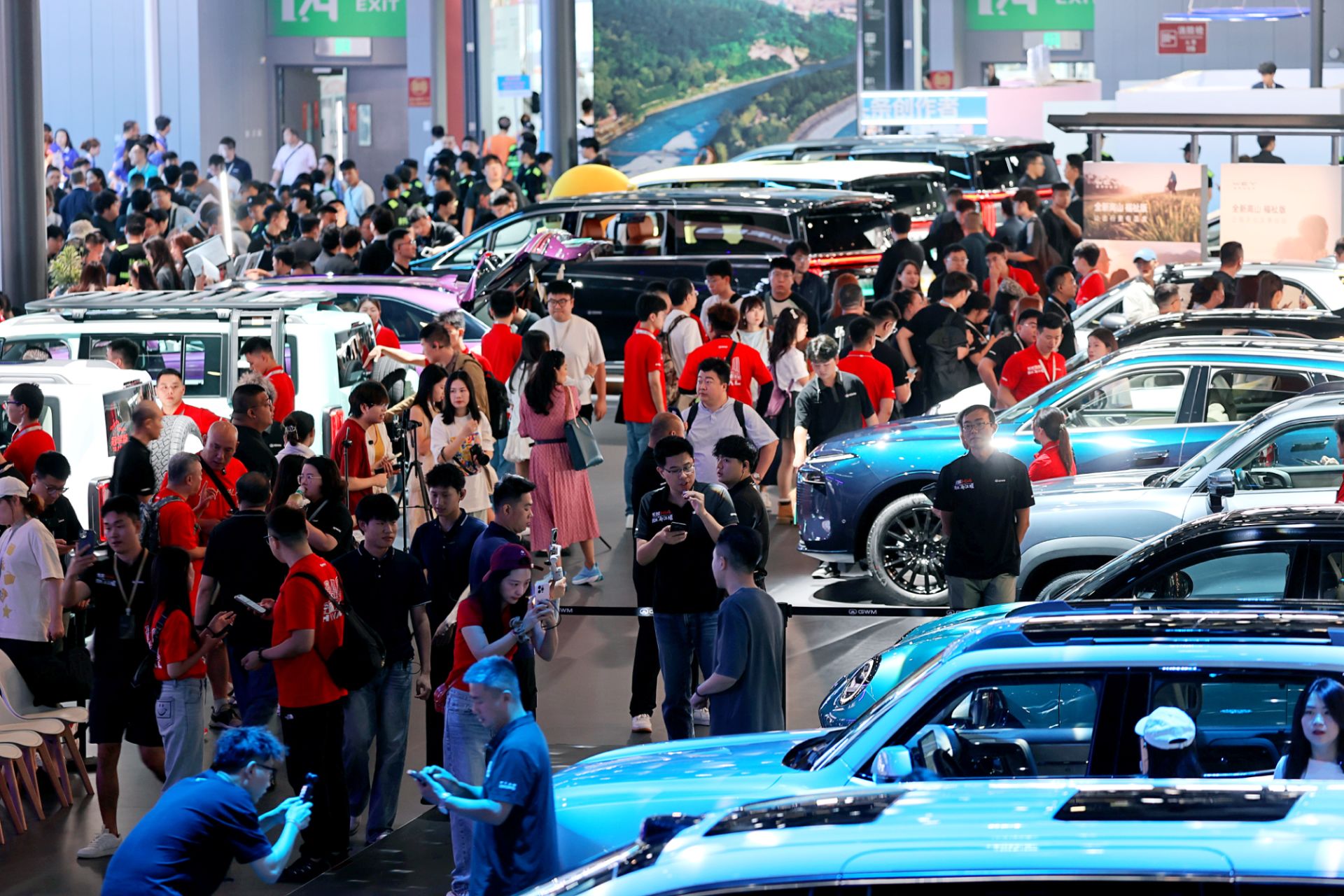 国补调整，地方接棒！年末收关，全国超30地推出汽车消费补贴  第1张