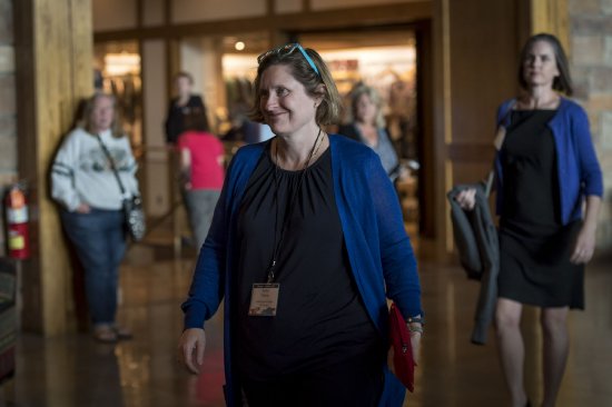 费城联储行长:预计2026年晚些时候将小幅降息 第1张 费城联储行长:预计2026年晚些时候将小幅降息 第1张