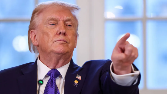 特朗普强推格陵兰岛相关举措，投资者涌入避险资产，金银价格再创历史新高  第1张